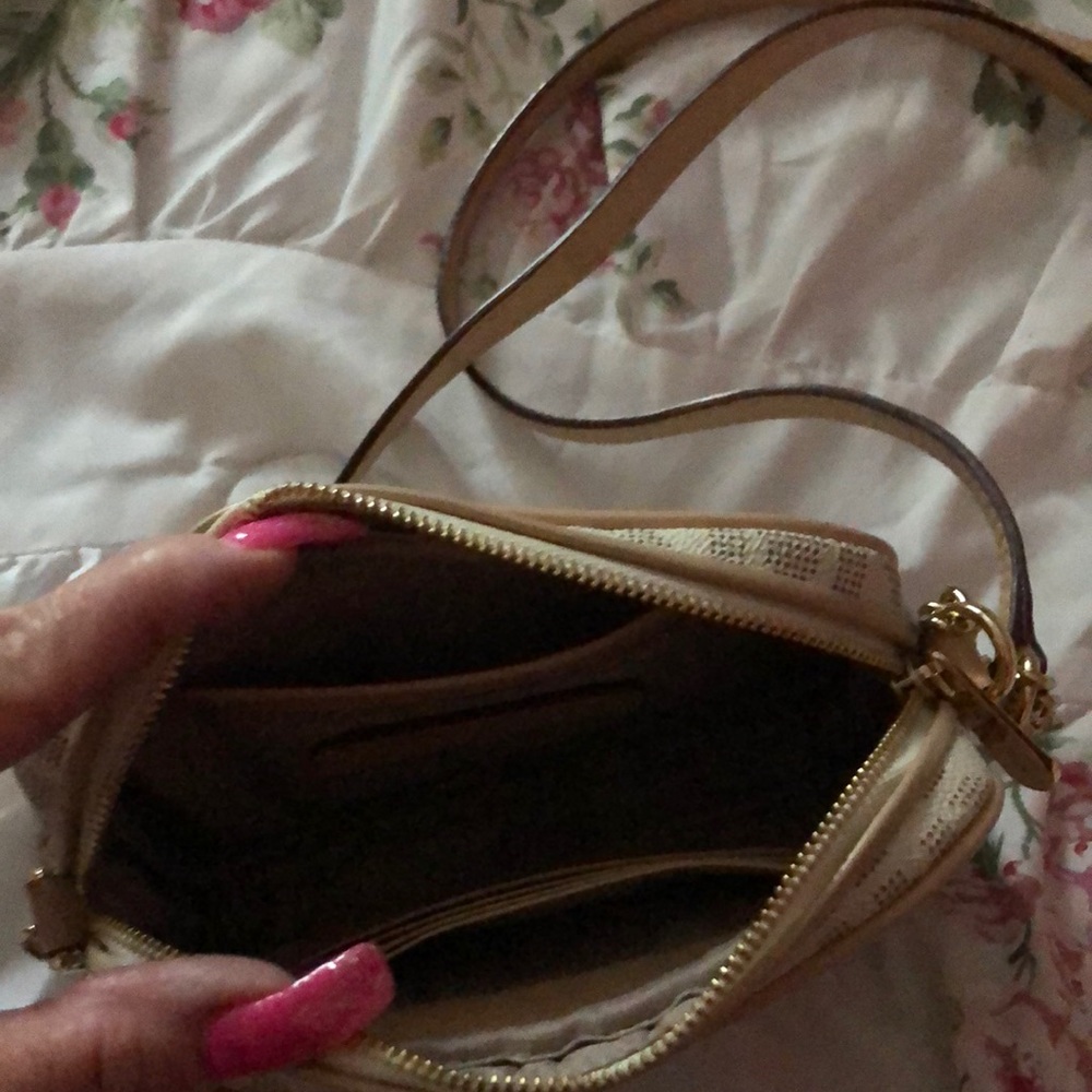 Purse - Picture 2 of 3